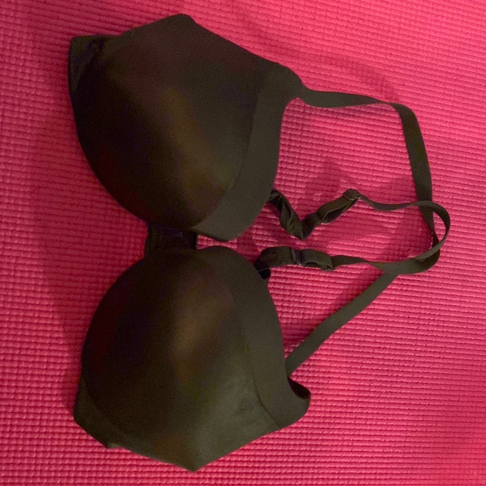 Olive green Victoria’s Secret razor back front closure bra. 32c
